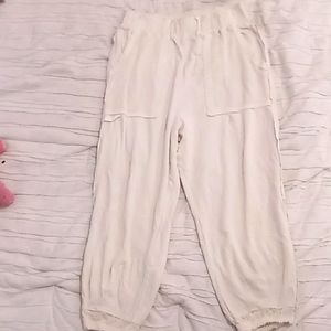 Sweat pants with mesh pockets